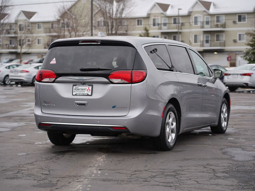 Used 2018 Chrysler Pacifica Touring Plus image 3