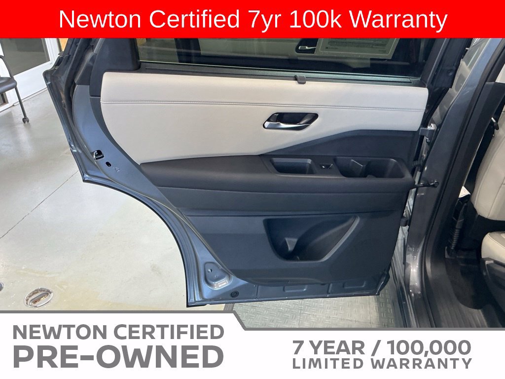 Used 2025 Nissan Pathfinder SL AWD/4WD image 44