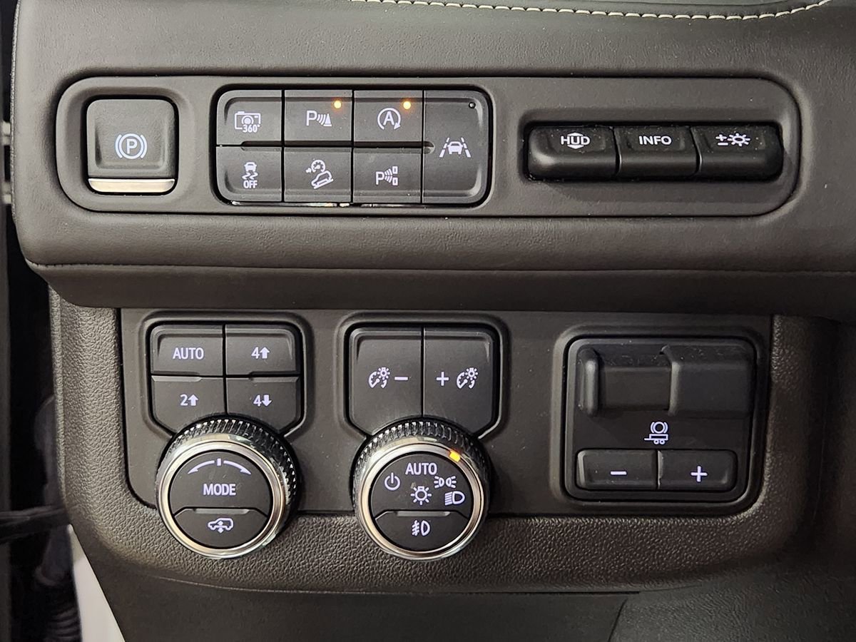 Used 2024 GMC Yukon XL Denali Ultimate AWD/4WD image 44