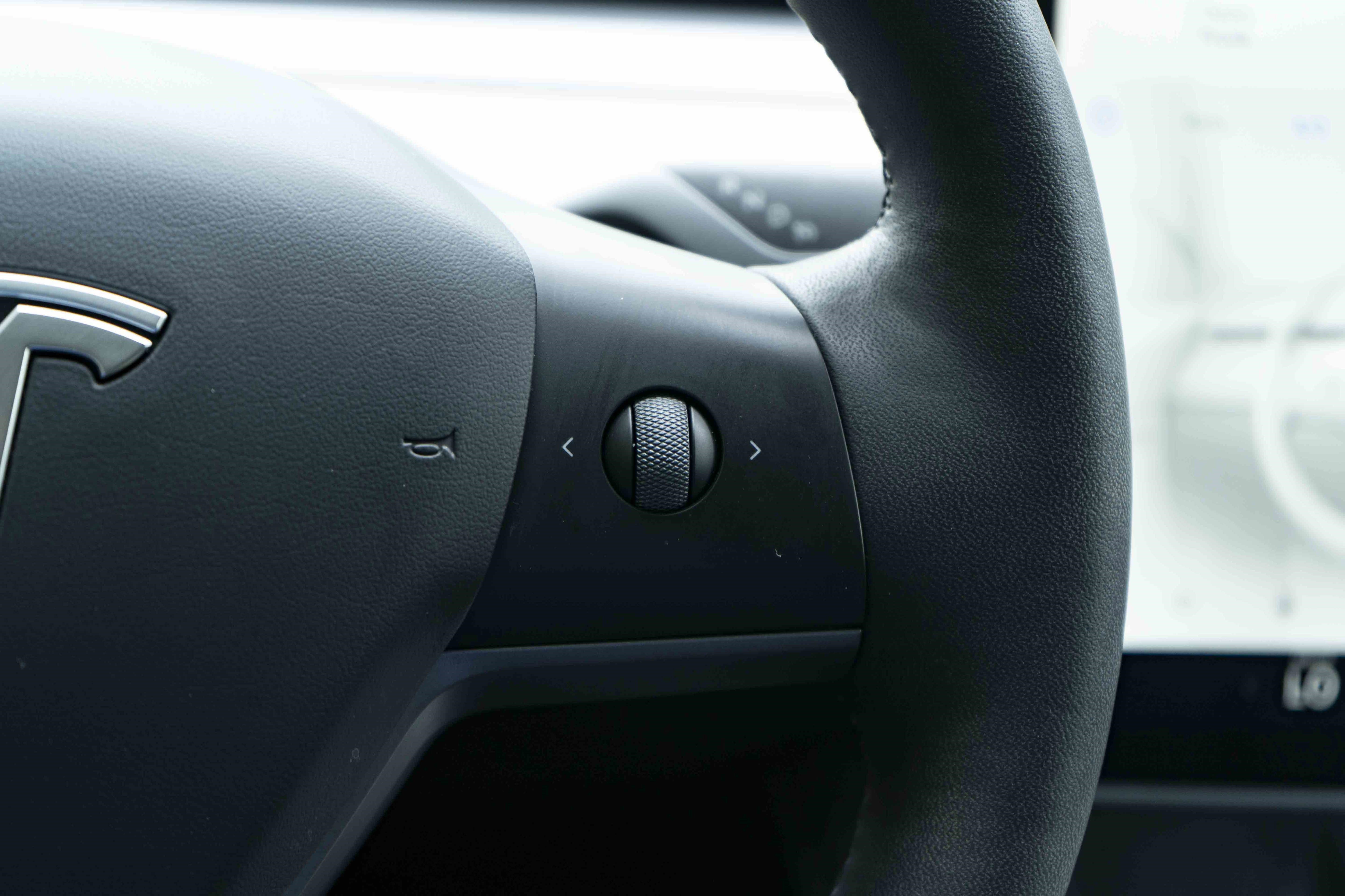 Used 2023 Tesla Model Y AWD image 21