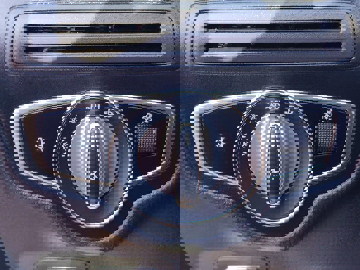 Used 2021 Mercedes-Benz GLC 300 4MATIC image 26