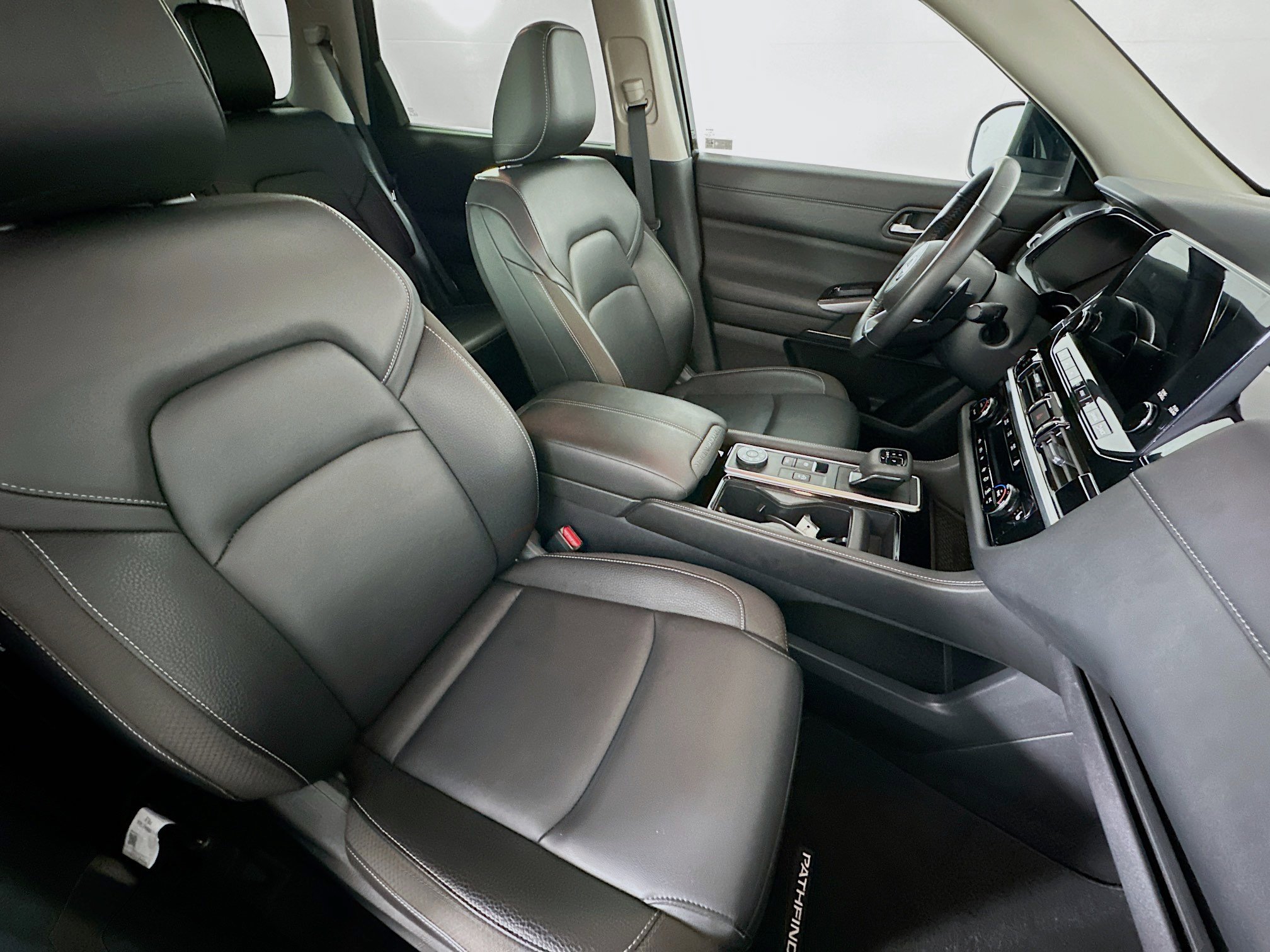 Used 2025 Nissan Pathfinder SL image 33
