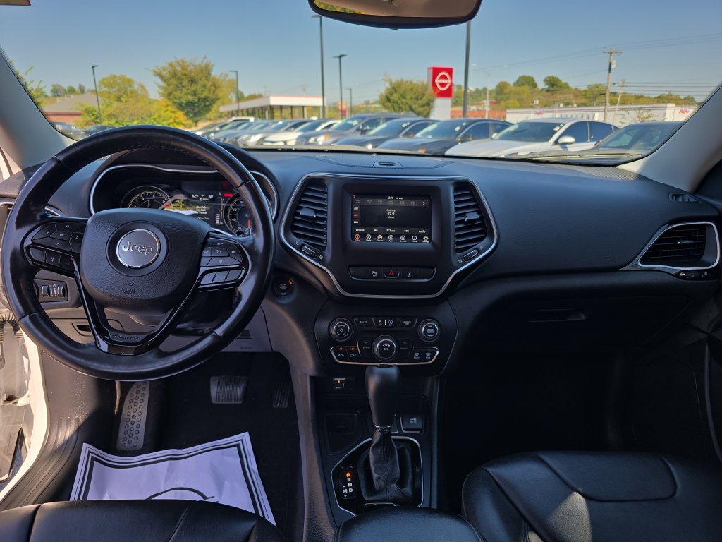 Used 2021 Jeep Cherokee Latitude Plus FWD image 19