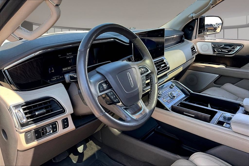 Used 2022 Lincoln Navigator Reserve AWD/4WD image 13
