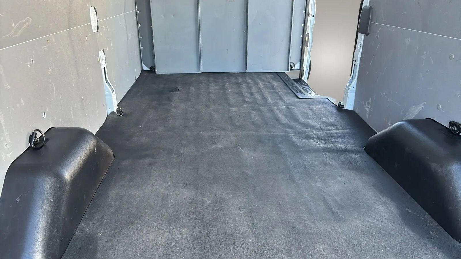 Used 2020 Ford Transit 250 Medium Roof RWD image 38