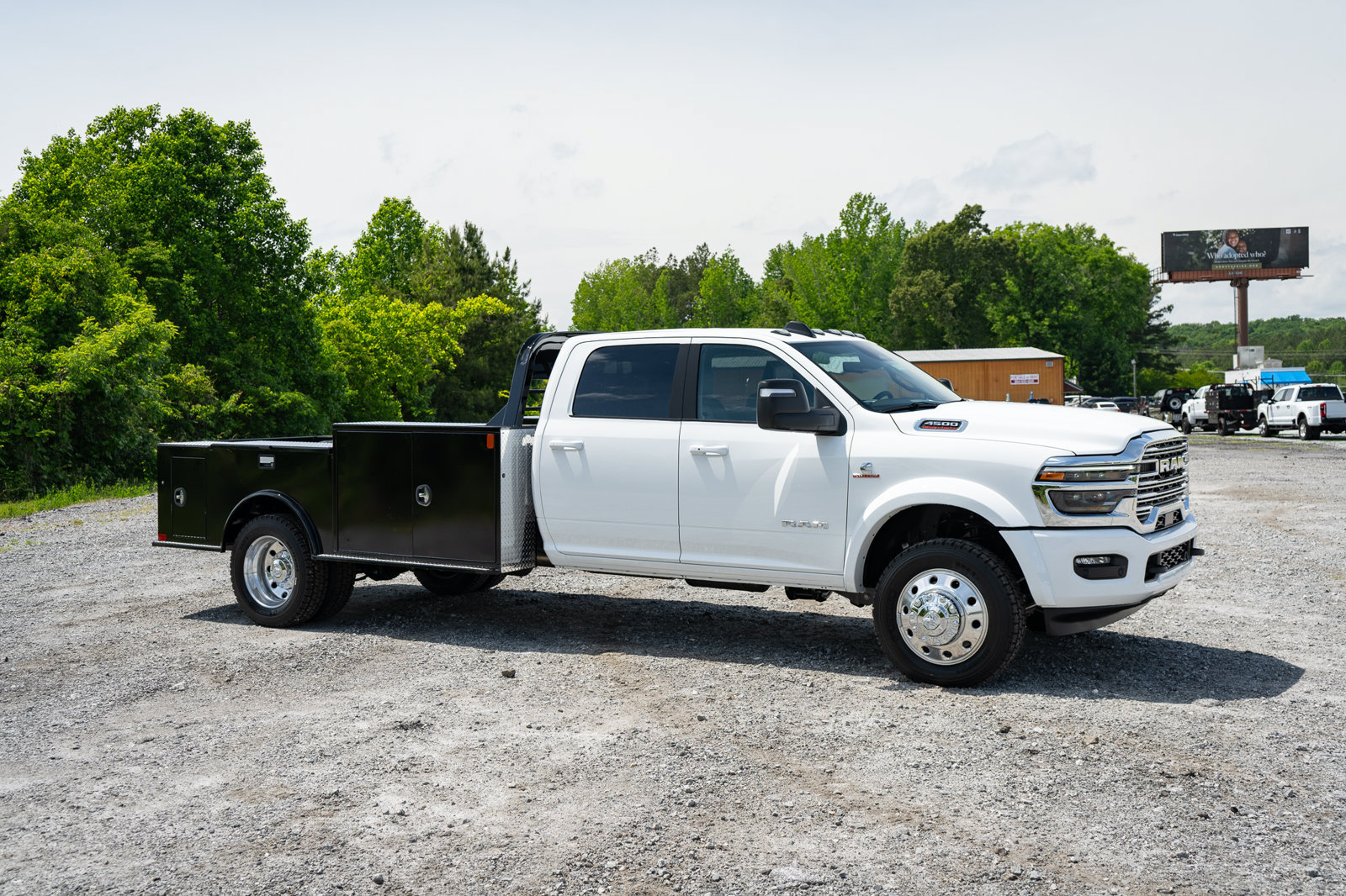 New 2026 RAM 4500 4x4 Crew Cab DRW w/ Laramie Trim Package image 27