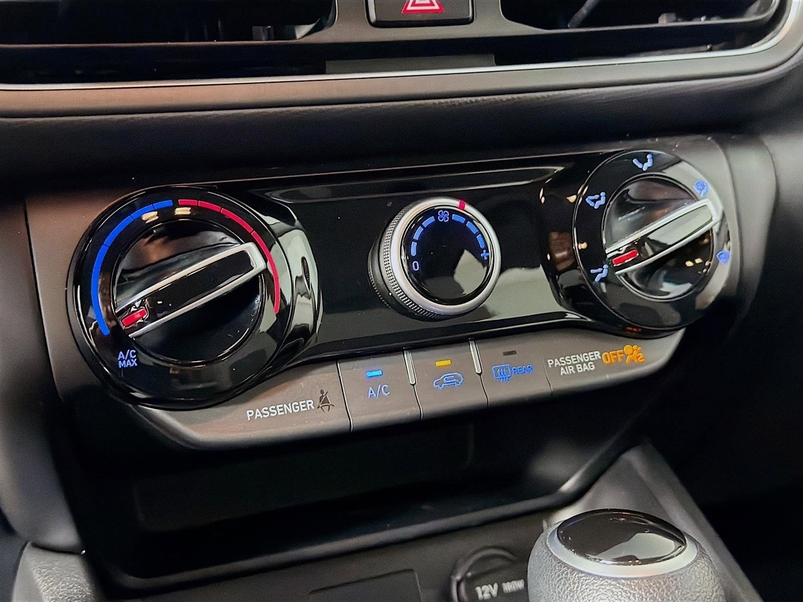 Used 2022 Hyundai Kona SE w/ Cargo Package image 17