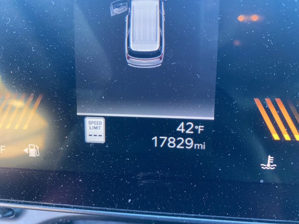 Used 2025 Kia Carnival image 35