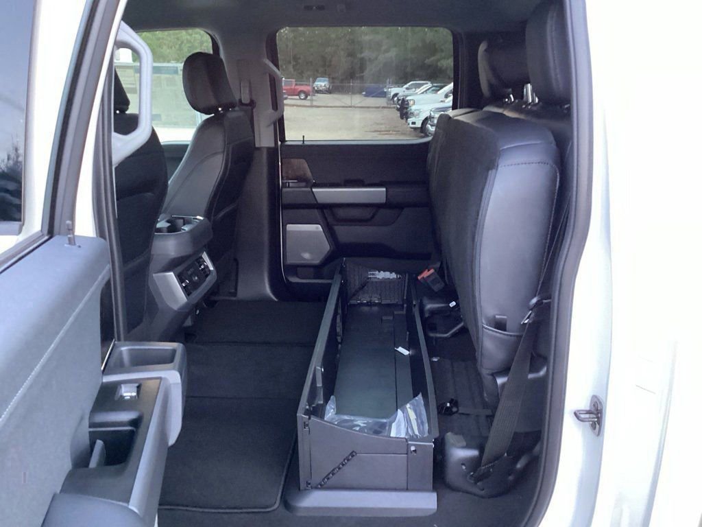 New 2026 Ford F250 Lariat w/ Black Appearance Package image 39