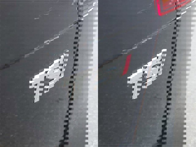 Used 2018 Volkswagen Tiguan SE image 7