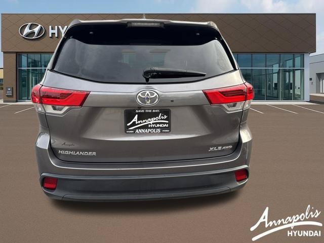 Used 2019 Toyota Highlander XLE AWD/4WD image 4