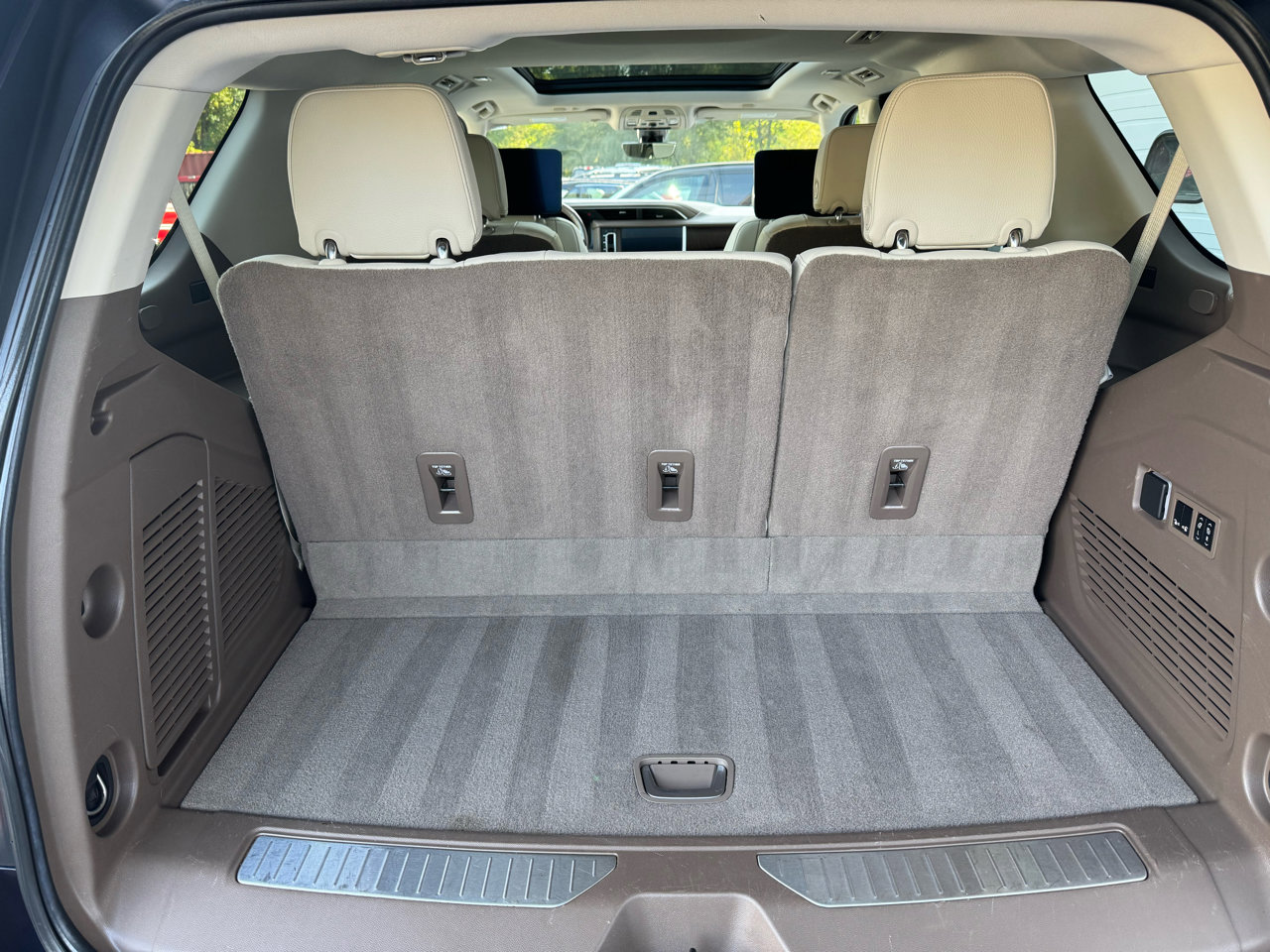 Used 2021 GMC Yukon Denali w/ Denali Ultimate Package image 16