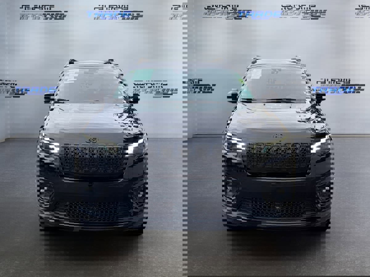 Used 2023 Jeep Cherokee Altitude Lux image 2