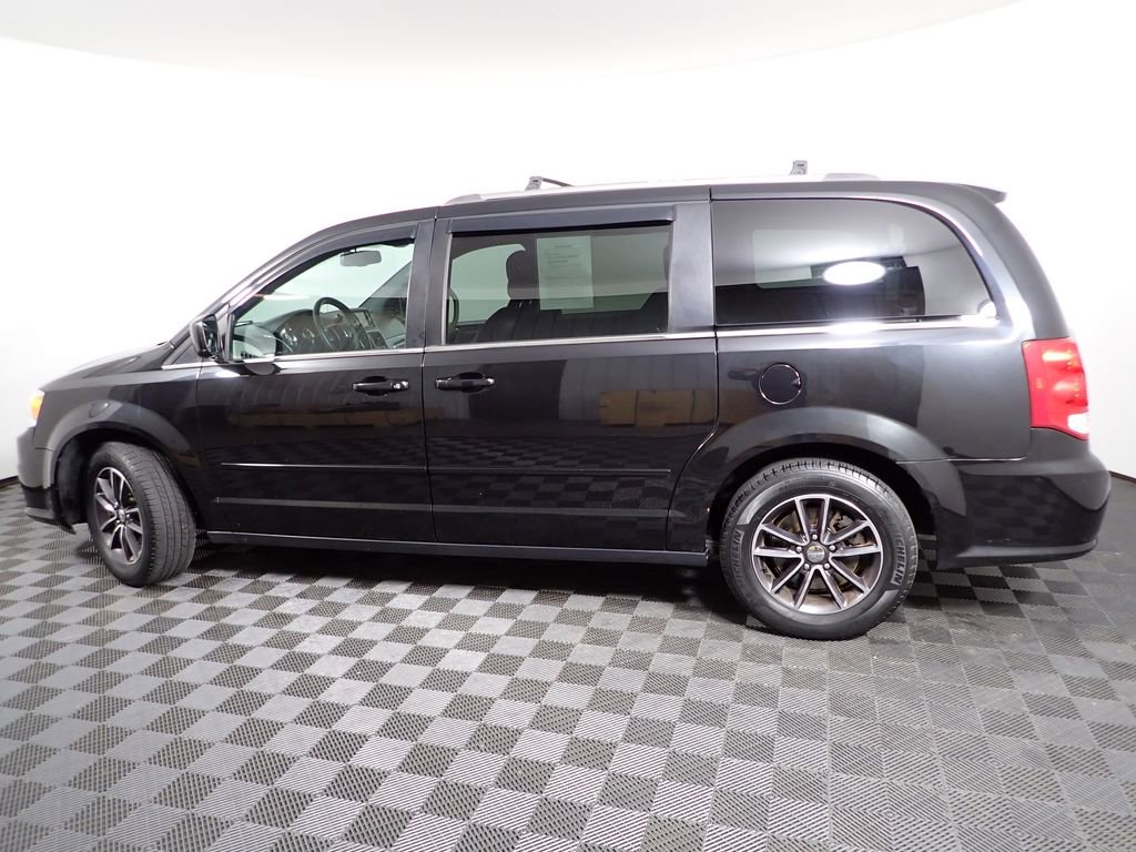 Used 2017 Dodge Grand Caravan SXT image 15