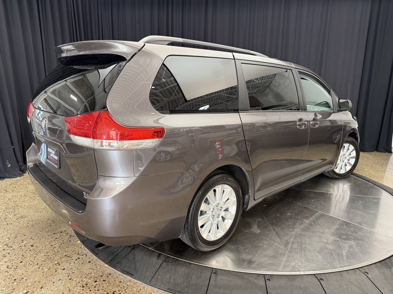 Used 2014 Toyota Sienna XLE AWD/4WD image 10