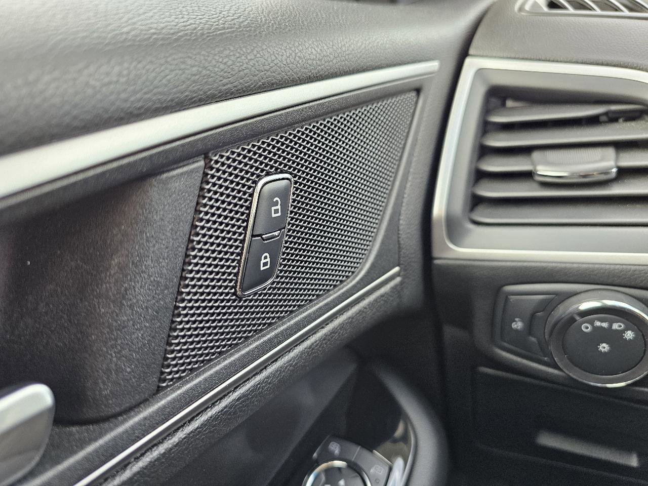 Used 2015 Ford Edge SEL w/ Equipment Group 201A image 44