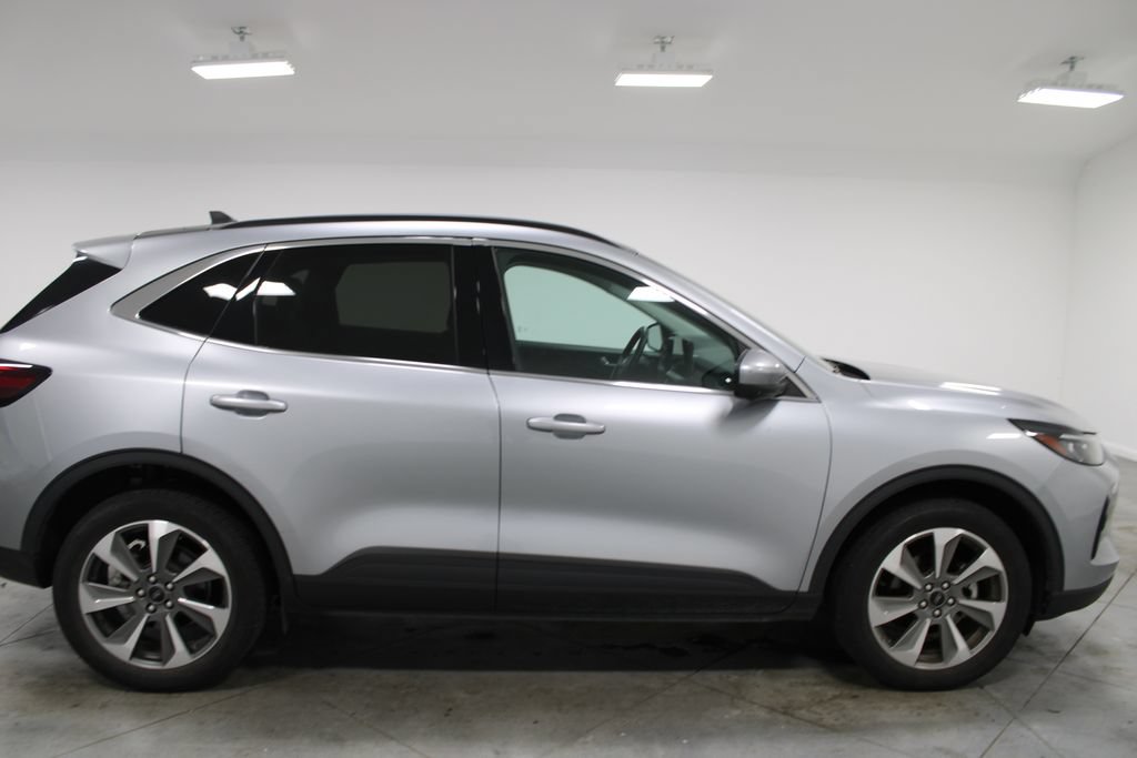 Used 2023 Ford Escape Platinum AWD/4WD image 11