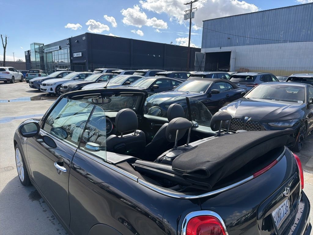 Used 2018 MINI Cooper S w/ Premium Package image 14