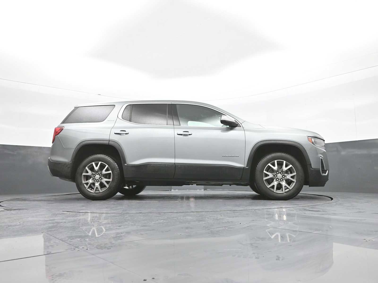 Used 2023 GMC Acadia SLE image 45
