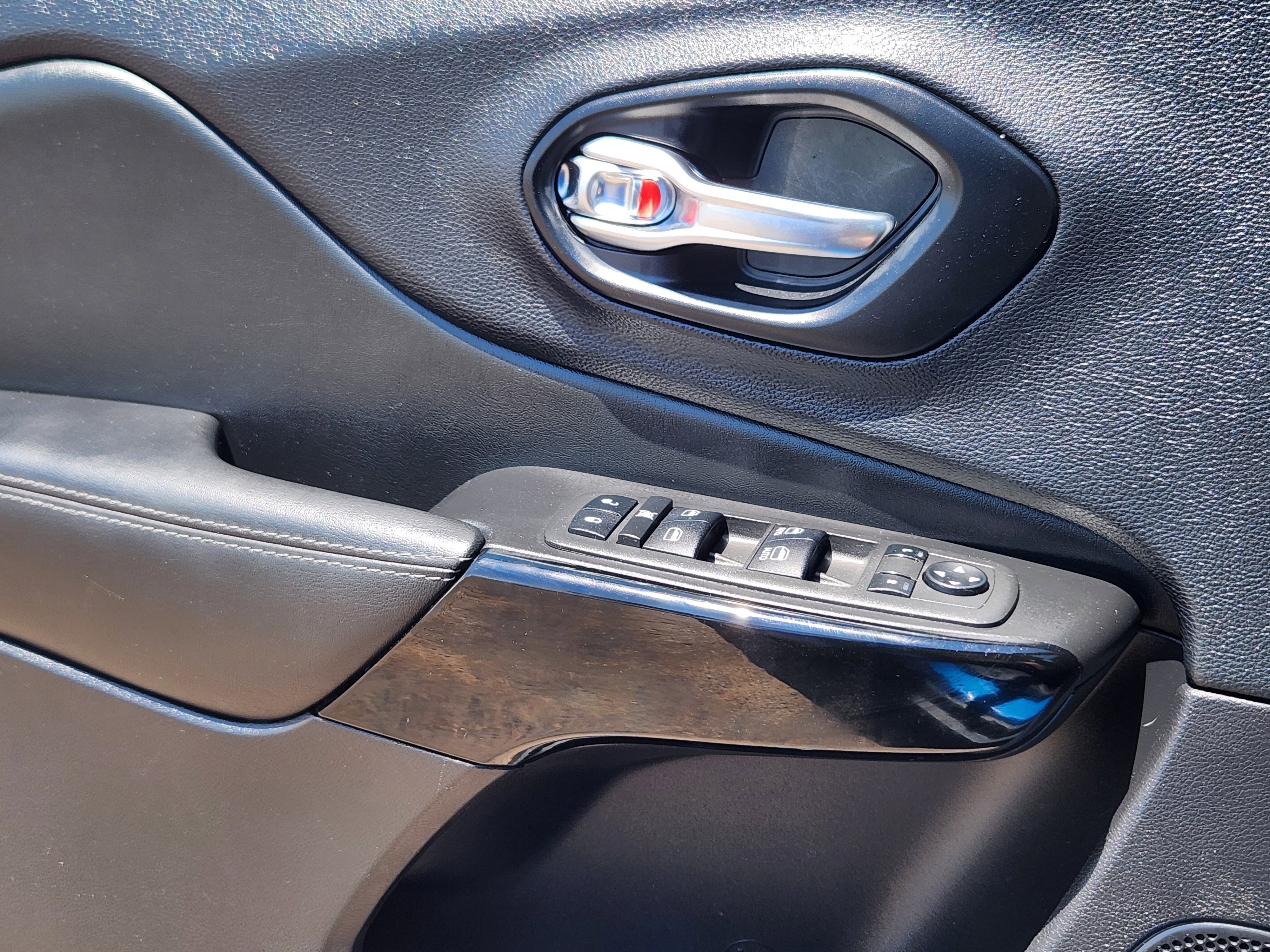 Used 2023 Jeep Cherokee Altitude Lux AWD/4WD image 19