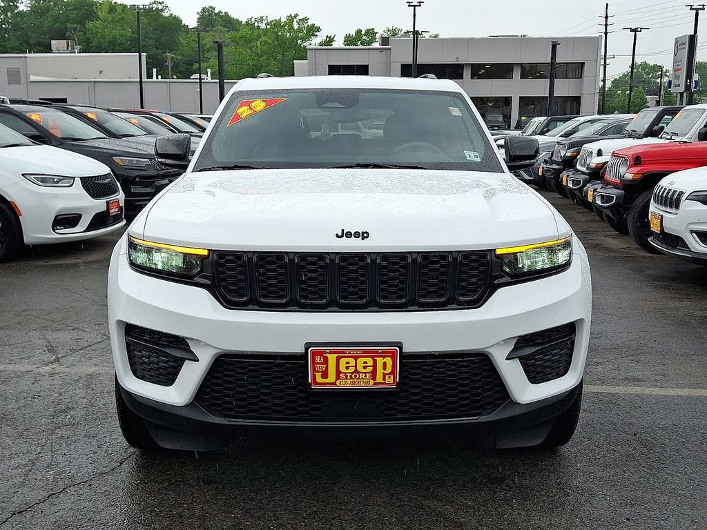 Certified 2023 Jeep Grand Cherokee Altitude AWD/4WD image 2