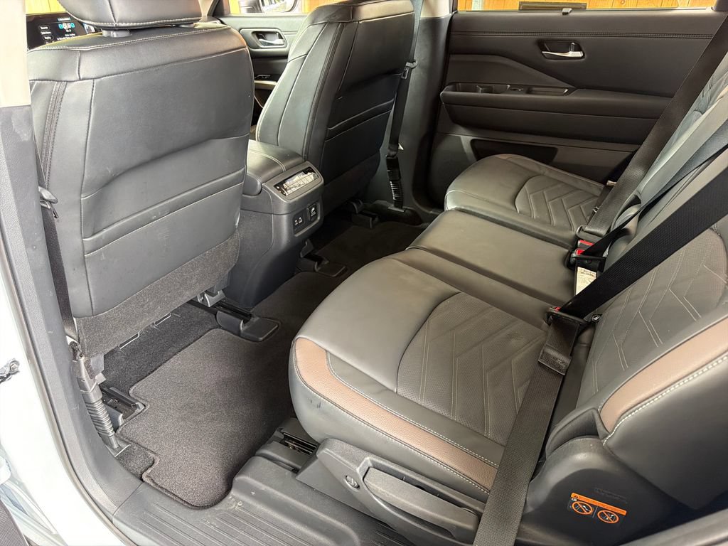 Used 2025 Nissan Pathfinder Platinum w/ Cargo Package FWD image 31