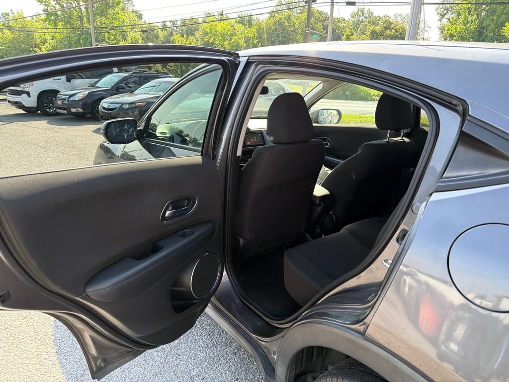 Used 2018 Honda HR-V EX image 11