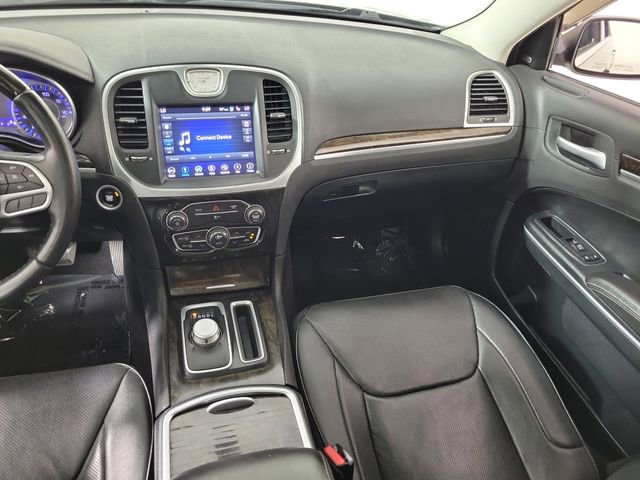 Used 2018 Chrysler 300 Limited RWD image 17