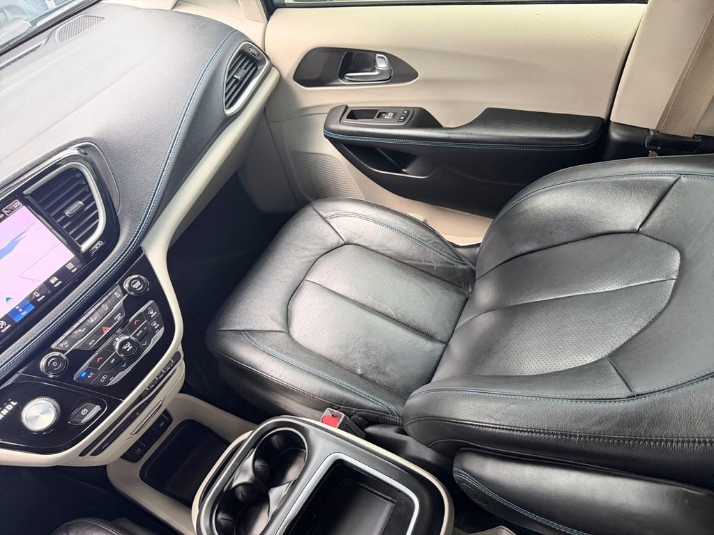 Used 2021 Chrysler Pacifica Touring-L w/ Uconnect Theater Family Group FWD image 39