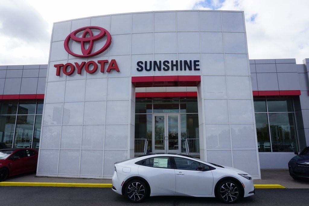 New 2026 Toyota Prius Plug-In Hybrid FWD image 1