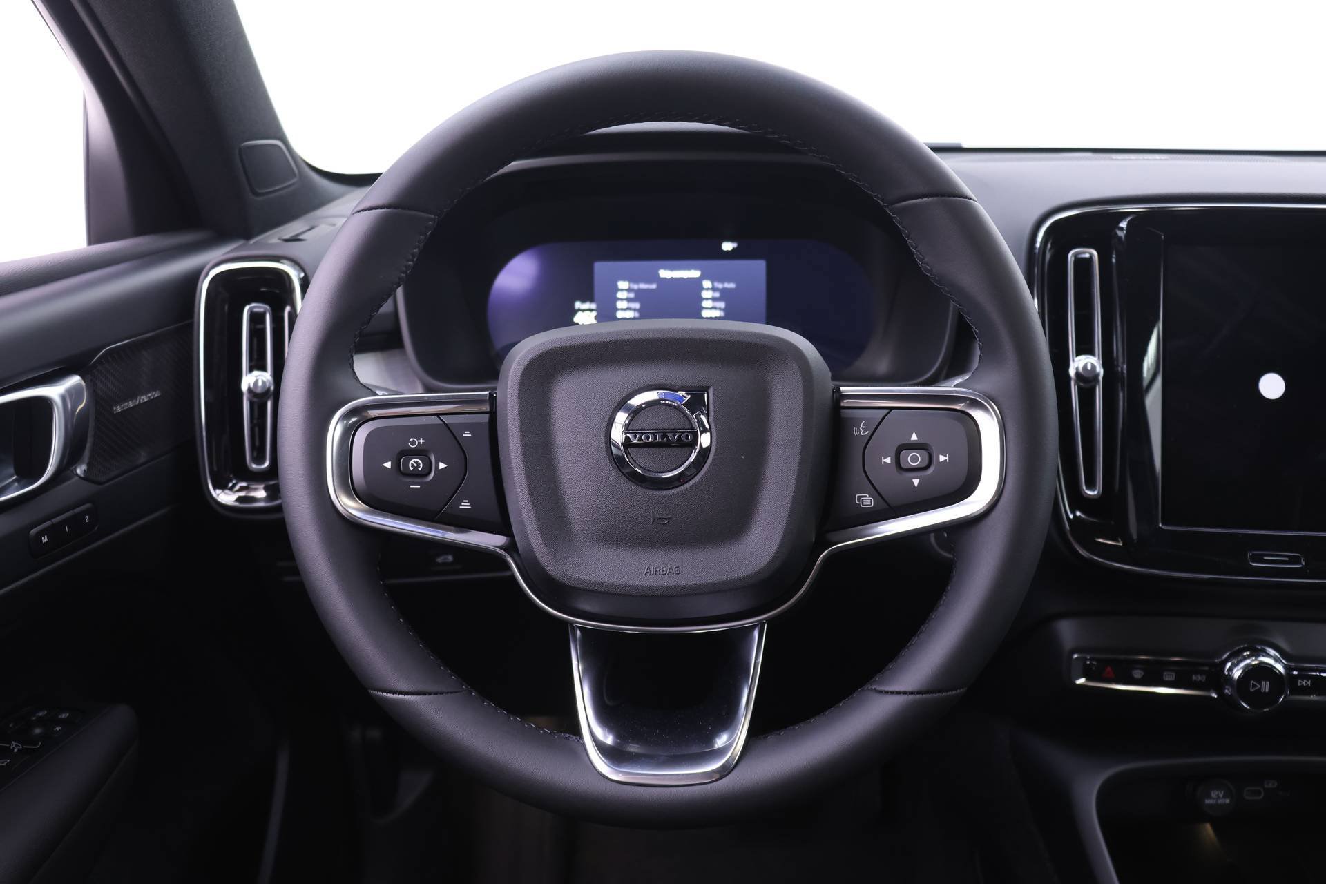 New 2026 Volvo XC40 B5 Ultra w/ Protection Package Premier AWD/4WD image 14