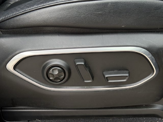 Used 2024 Jeep Wagoneer L Series II RWD image 31