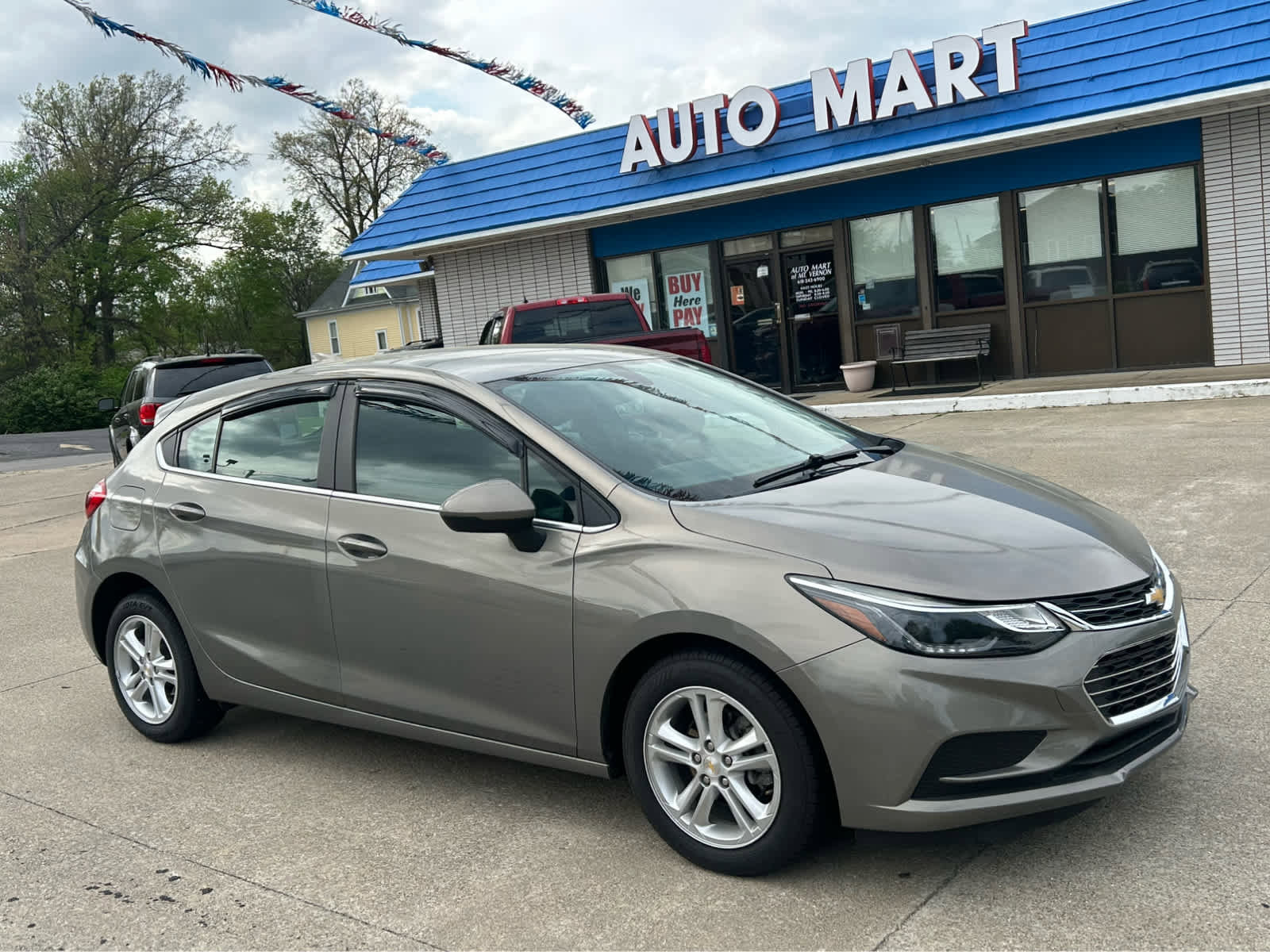 Used 2018 Chevrolet Cruze LT w/ Convenience Package FWD image 2