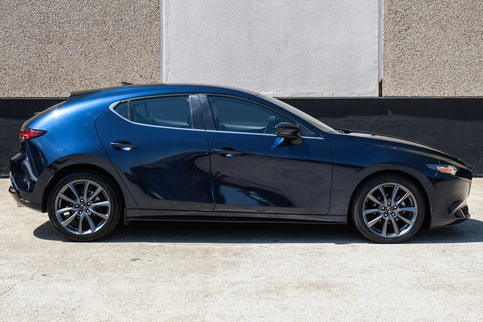 Used 2019 MAZDA MAZDA3 Hatchback w/ Preferred Package FWD image 6