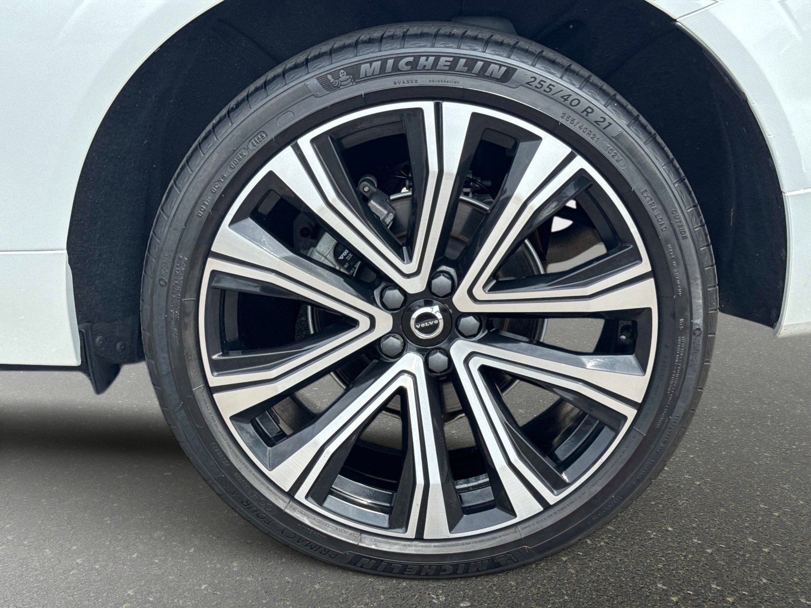Used 2023 Volvo XC60 B5 Ultimate w/ Protection Package Premier FWD image 9
