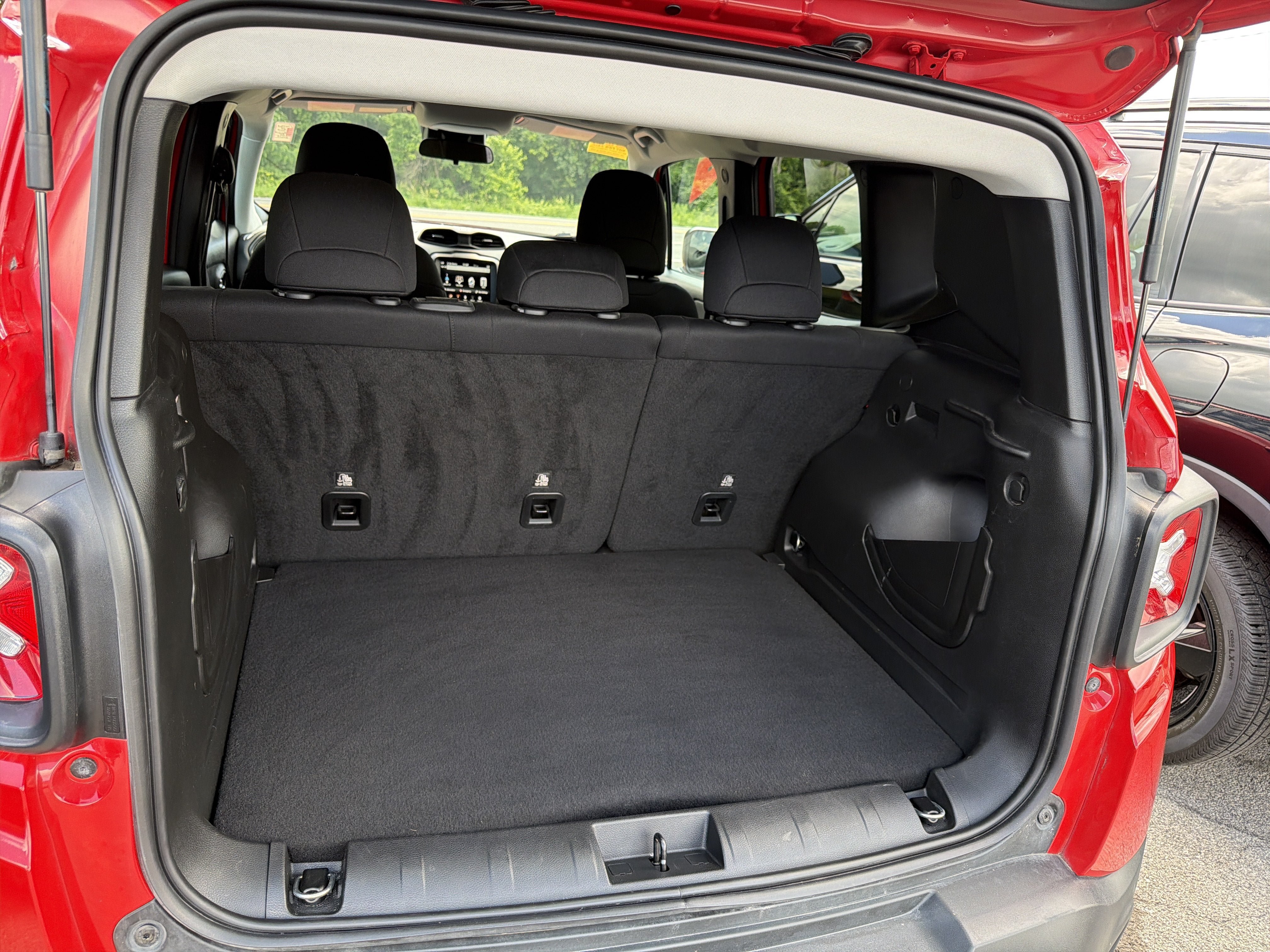 Used 2022 Jeep Renegade Latitude AWD/4WD image 22