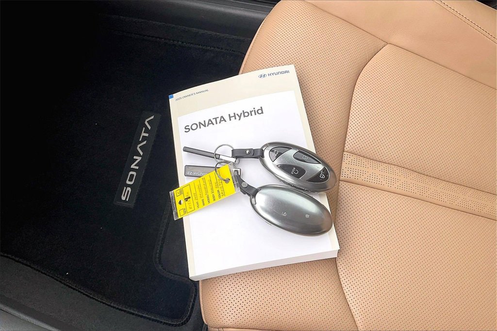 Used 2025 Hyundai Sonata Limited image 11