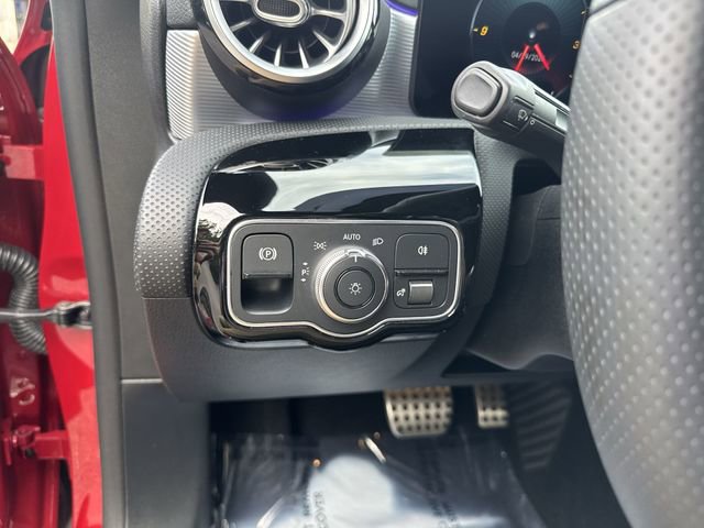 Used 2021 Mercedes-Benz CLA 250 image 23