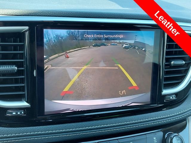 Used 2023 Chrysler Pacifica Touring-L image 11