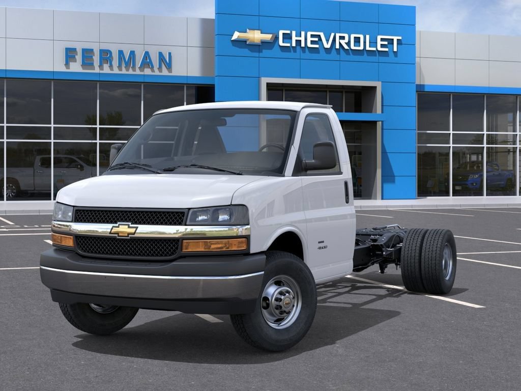 New 2026 Chevrolet Express 4500 w/ Power Convenience Package RWD image 7