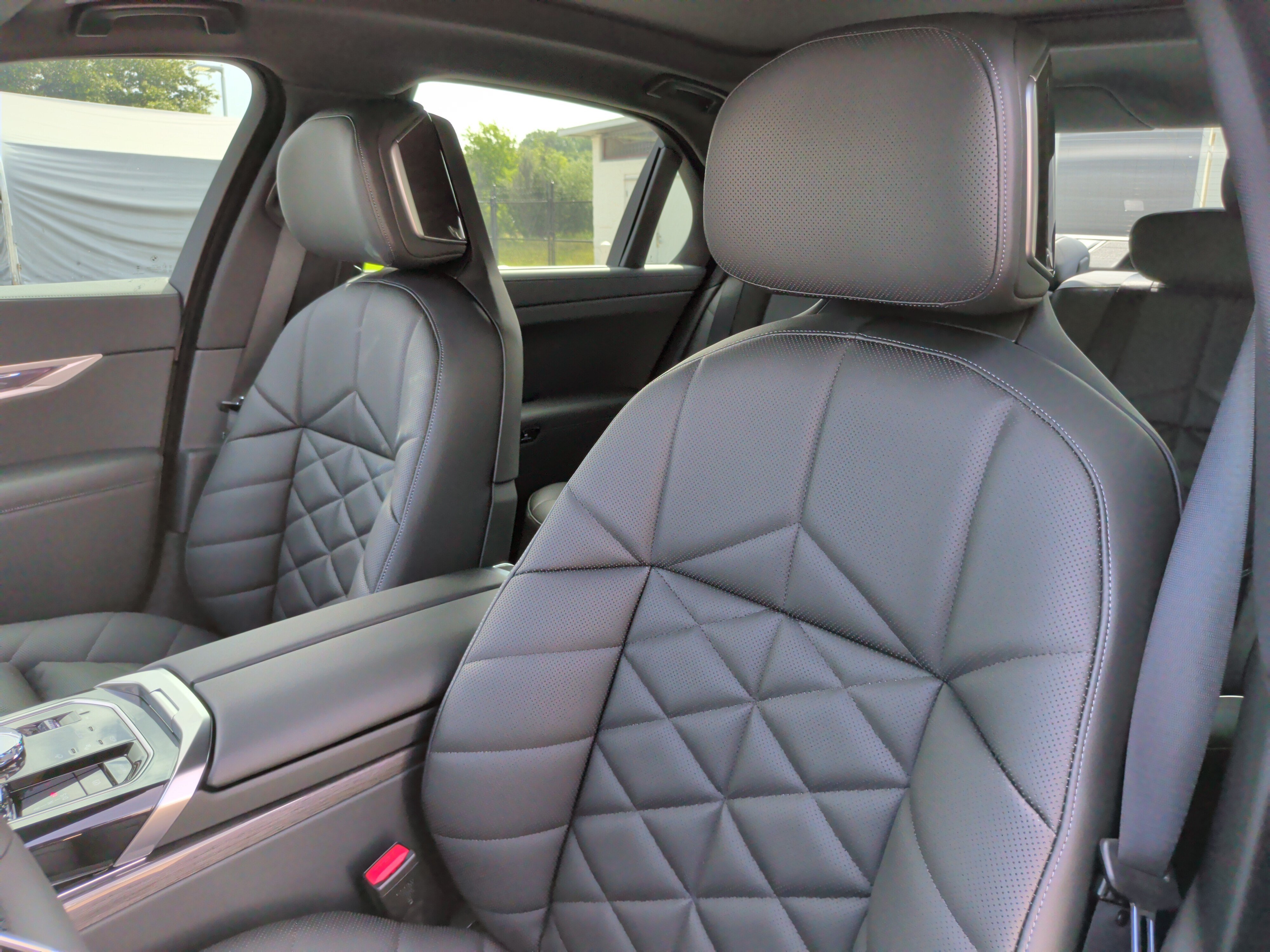New 2026 BMW 740i w/ Premium Package RWD image 25