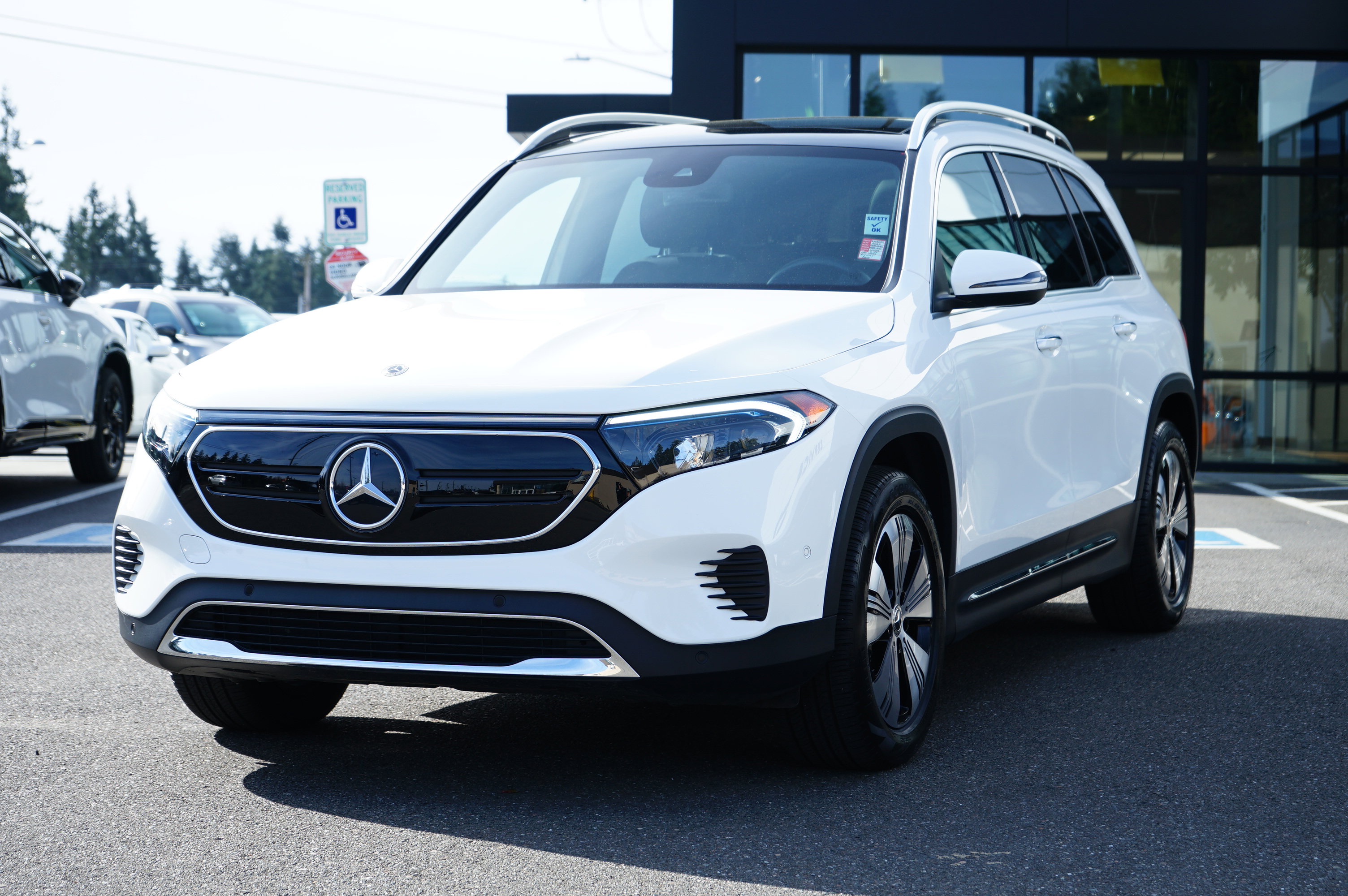 Used 2023 Mercedes-Benz EQB 300 4MATIC image 8