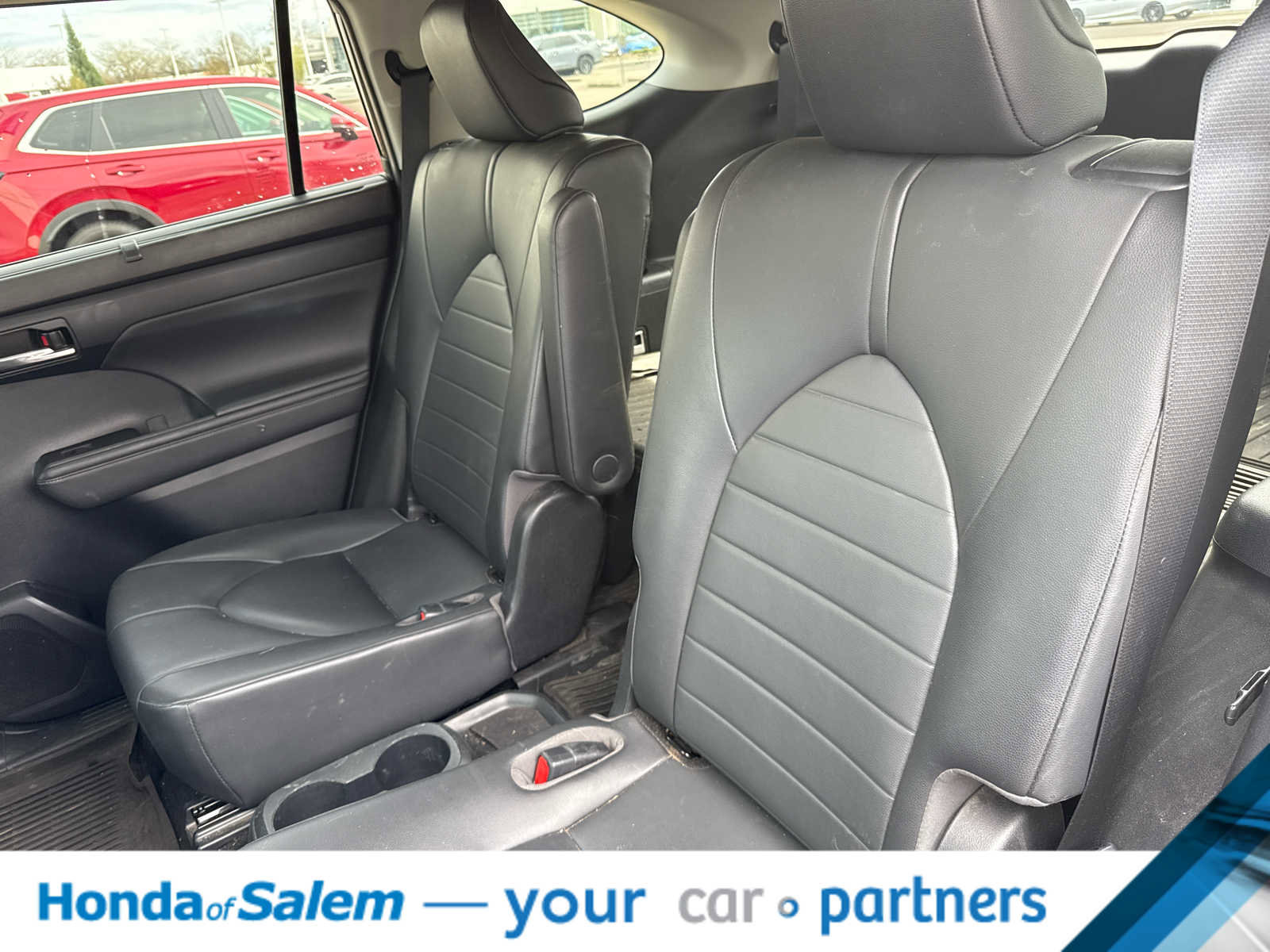 Used 2020 Toyota Highlander XLE image 13