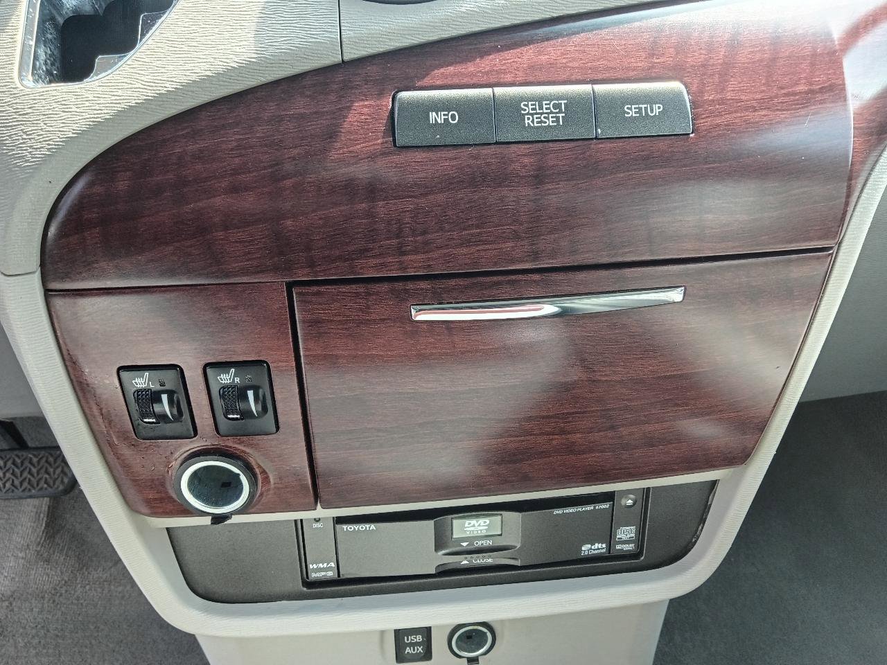 Used 2014 Toyota Sienna XLE w/ Entertainment Package image 36