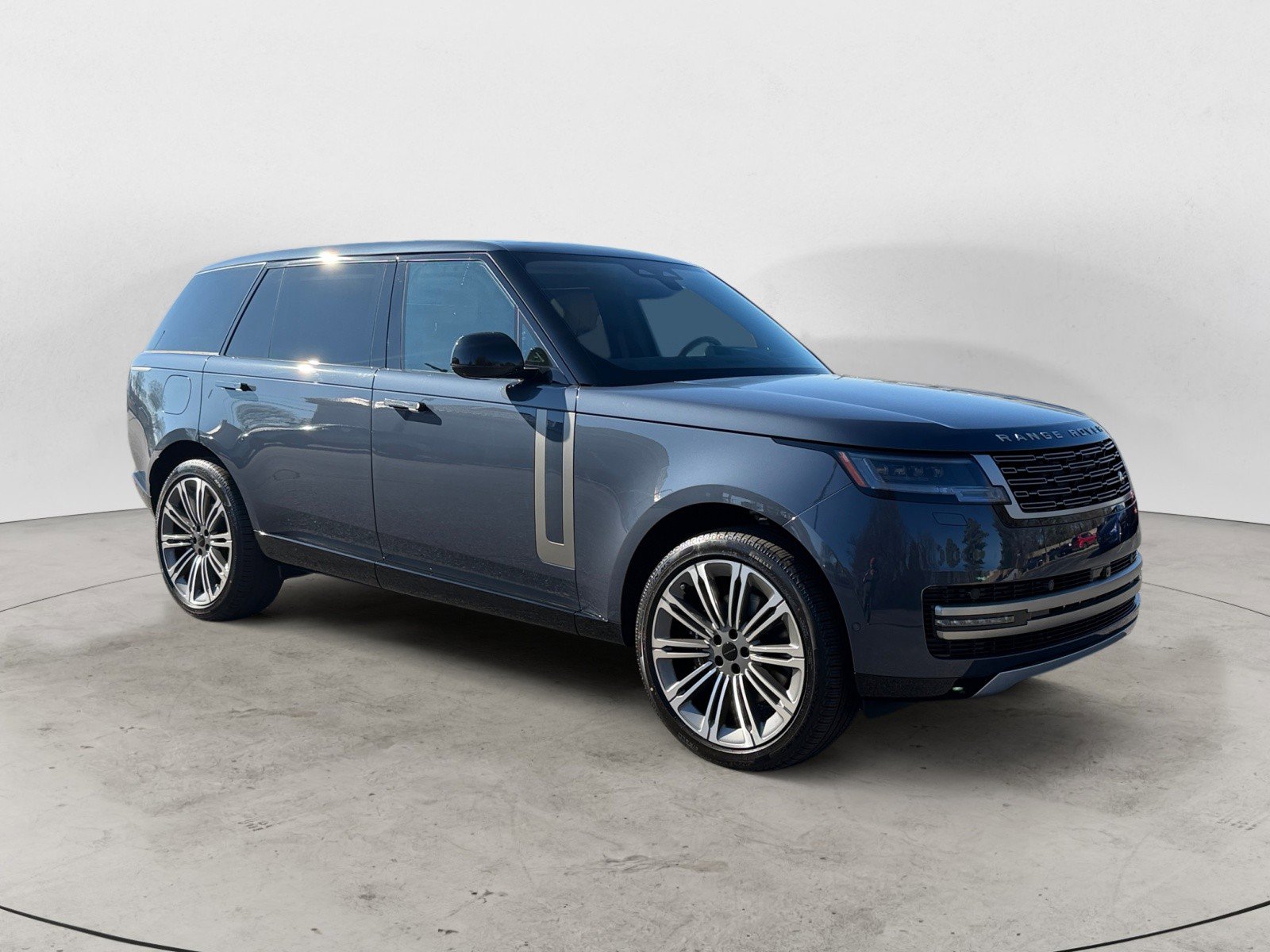 New 2026 Land Rover Range Rover Long Wheelbase SE image 2