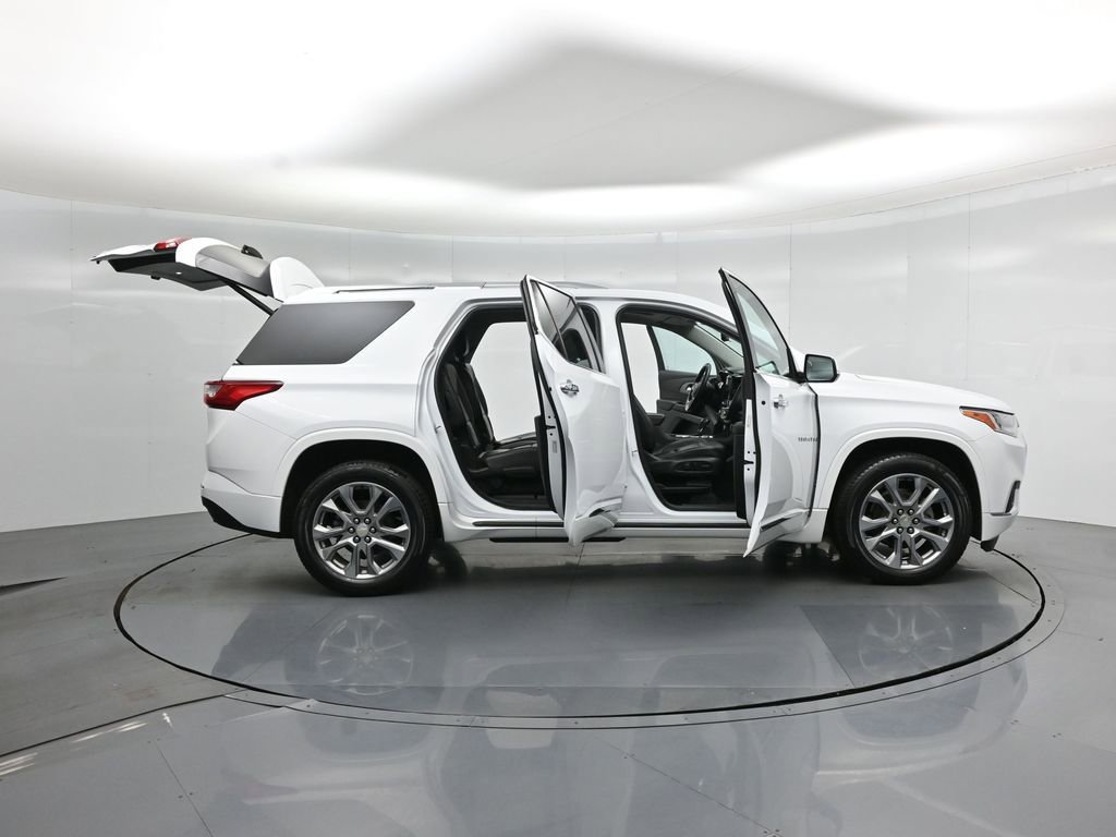 Used 2018 Chevrolet Traverse Premier w/ Driver Confidence II Package FWD image 5