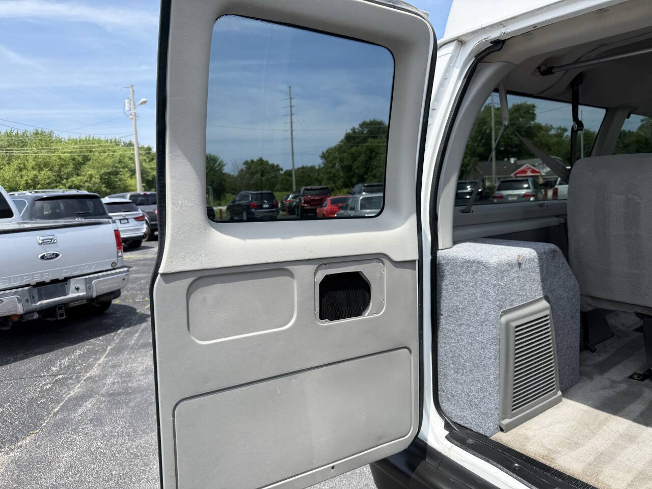 Used 2006 Ford E-350 and Econoline 350 XL RWD image 15