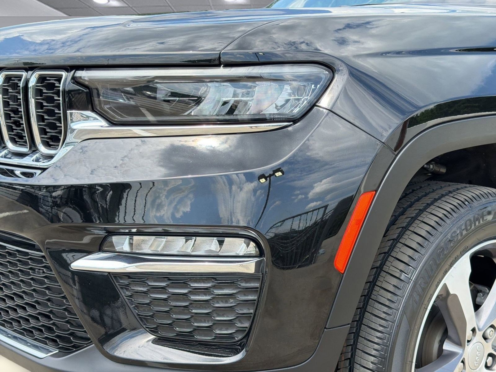 Used 2024 Jeep Grand Cherokee Limited AWD/4WD image 9