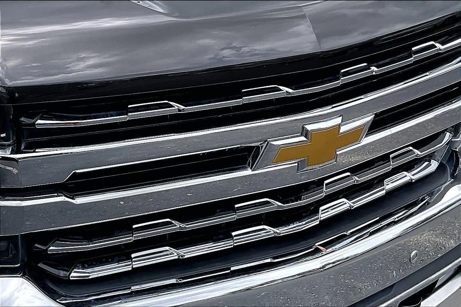 Used 2022 Chevrolet Silverado 1500 LTZ w/ LTZ Convenience Package II AWD/4WD image 29