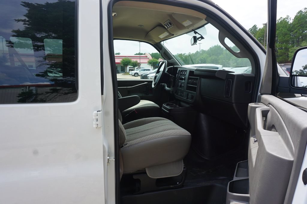 Used 2024 GMC Savana 3500 LS RWD image 14